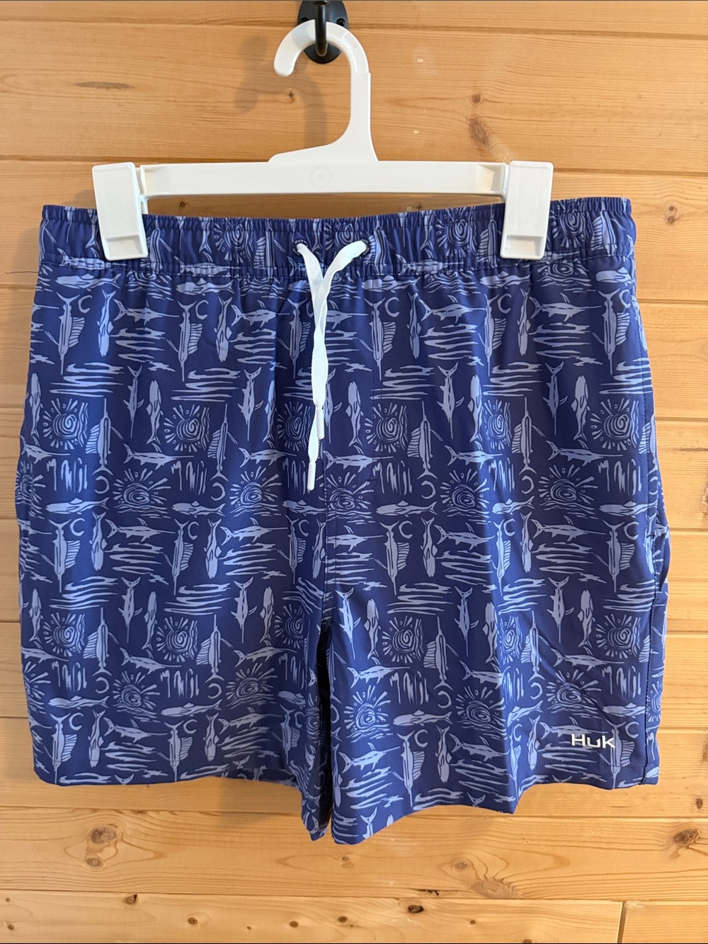 Huk Men's blue Patterned Swim Trunks
NWT 
Sz M
5.5” Inseam
Smoke free pet free h